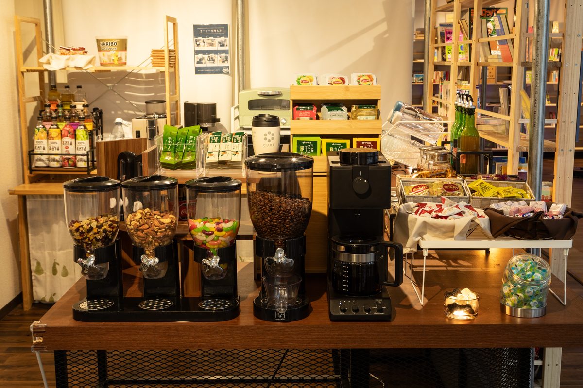 30種類以上のドリンク・スナックが無料のフリードリンクコーナー